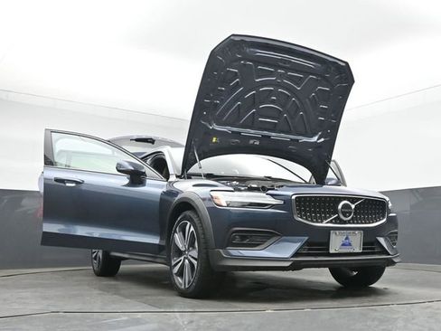 Used 2025 Volvo V60 B5 Cross Country Plus AWD/4WD image 52