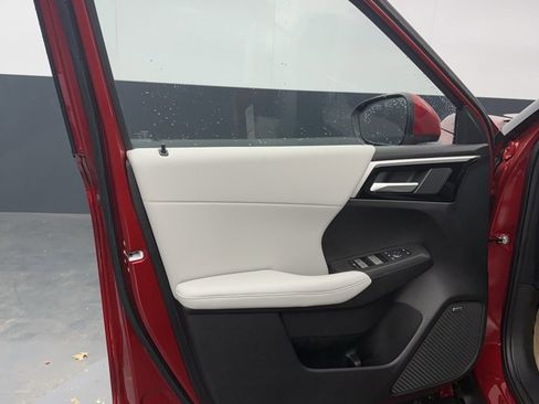 New 2025 Mitsubishi Outlander SE image 15