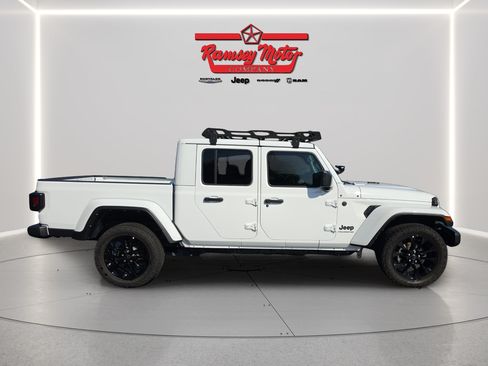 Used 2025 Jeep Gladiator Sport AWD/4WD image 6