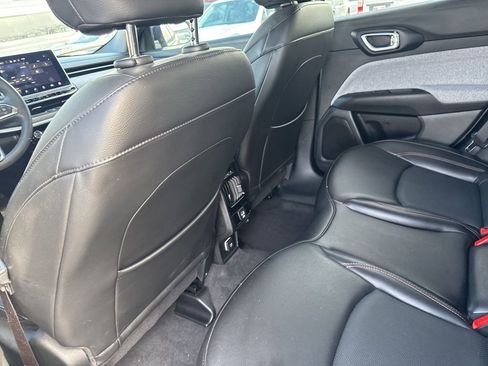 Used 2023 Jeep Compass Latitude image 37