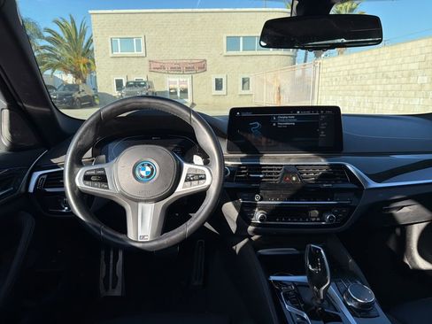 Certified 2023 BMW 530e w/ Executive Package image 10