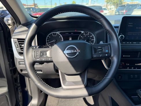 Used 2025 Nissan Rogue SV AWD/4WD image 29