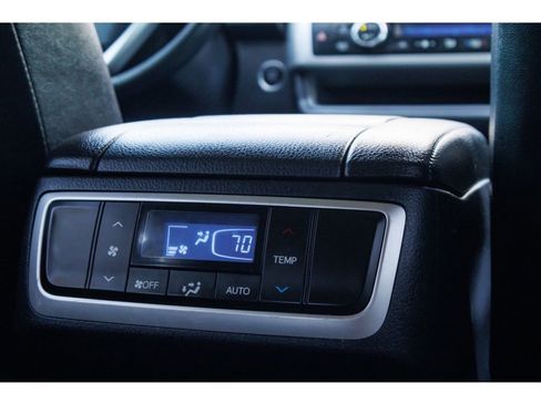 Used 2019 Toyota Highlander SE w/ Nightshade Edition AWD/4WD image 14