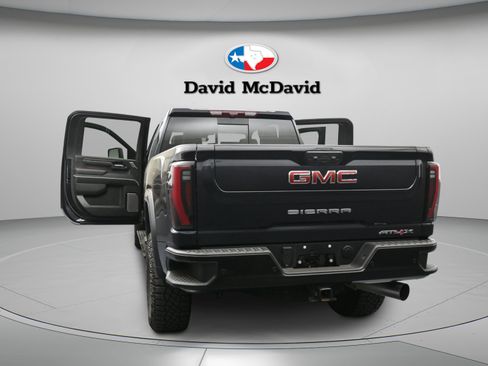 Used 2025 GMC Sierra 2500 AT4X image 16