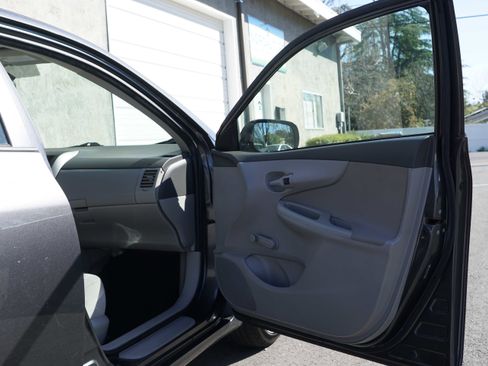 Used 2009 Toyota Corolla SEDAN 4D image 27