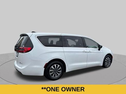 Used 2024 Chrysler Pacifica Limited FWD image 5