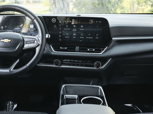 Used 2025 Chevrolet Equinox LT w/ Safety and Technology Package image 29