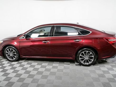 Used 2017 Toyota Avalon XLE image 2