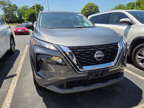 Used 2023 Nissan Rogue S FWD image 2