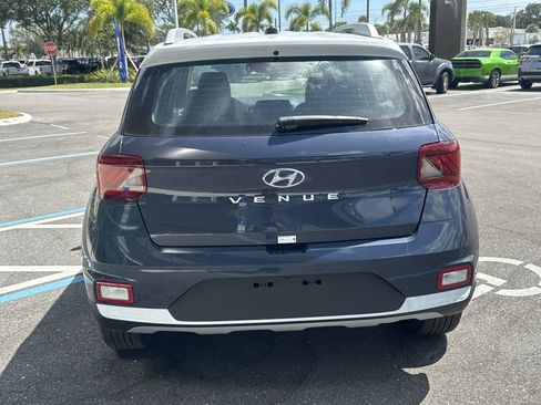 New 2025 Hyundai Venue Limited image 7