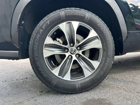 Used 2023 Toyota Highlander XLE FWD image 18