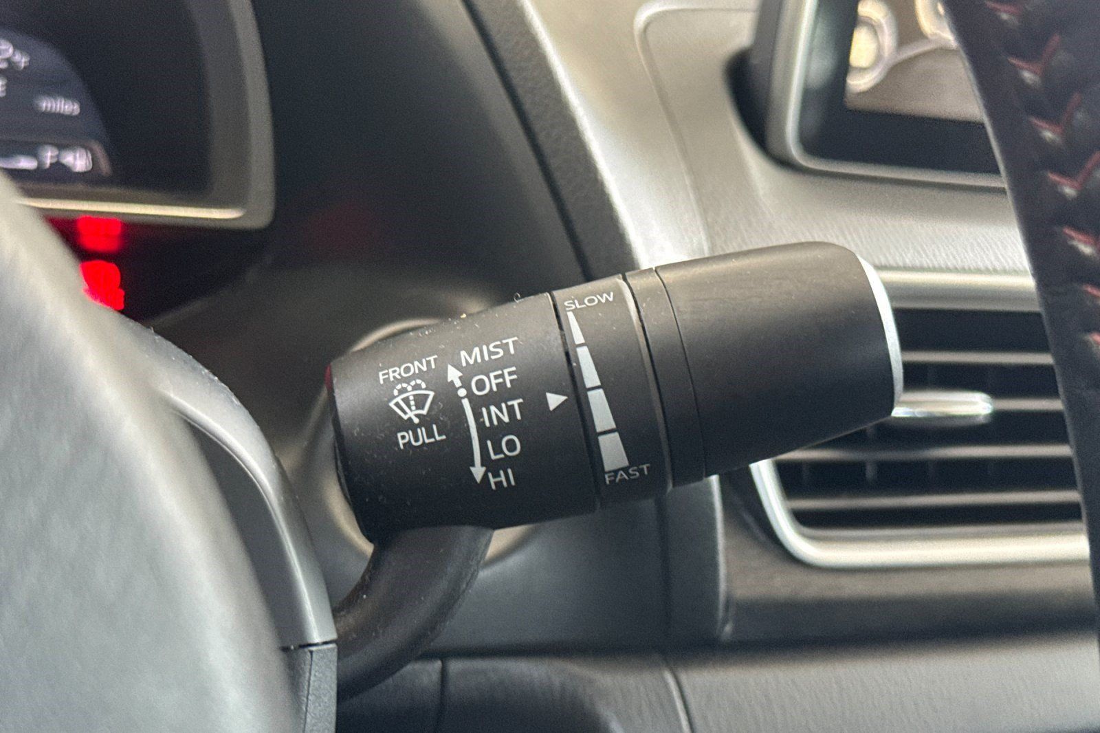 Used 2014 MAZDA MAZDA3 i Touring w/ Technology Package FWD image 32