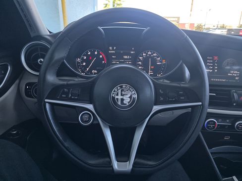 Used 2019 Alfa Romeo Giulia Ti RWD image 12