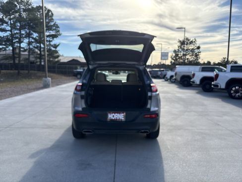 Used 2015 Jeep Cherokee Latitude w/ Comfort/Convenience Group image 9