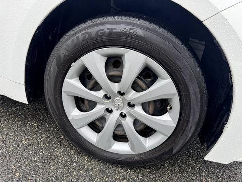 Used 2022 Toyota Corolla LE FWD image 31