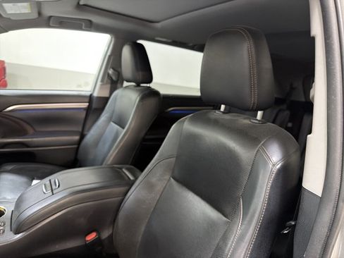 Used 2019 Toyota Highlander Limited w/ Protection Package #3 AWD/4WD image 5