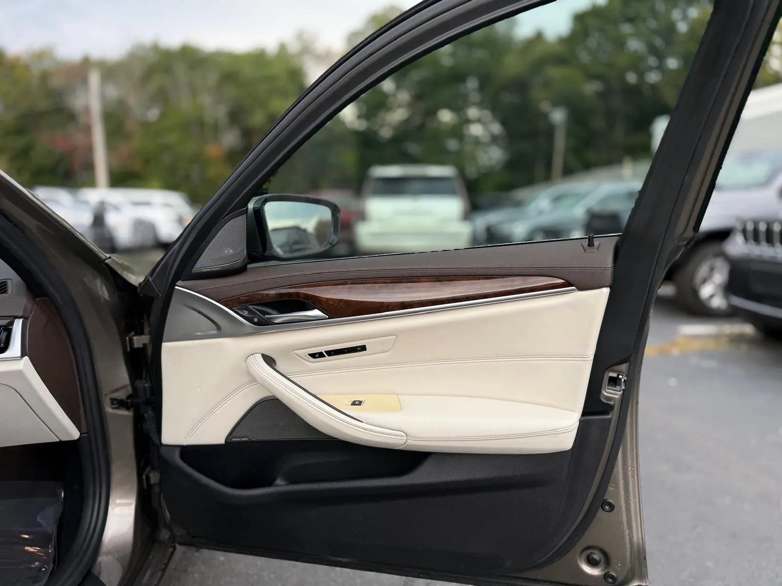 Used 2017 BMW 540i RWD image 28