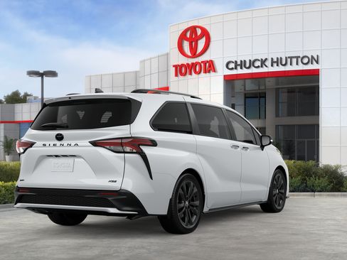 Used 2026 Toyota Sienna XSE FWD image 45
