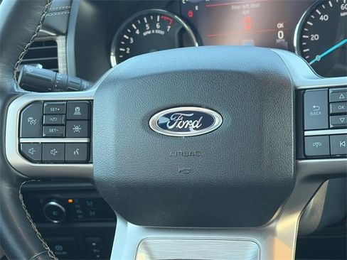 Used 2024 Ford Expedition Limited image 16