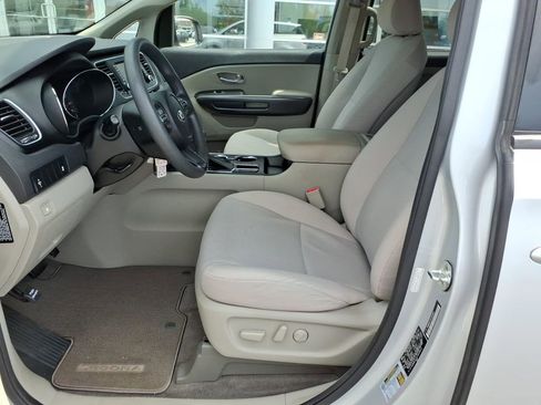 Used 2020 Kia Sedona LX image 16