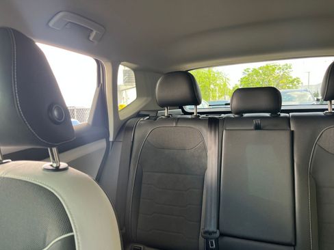 Used 2025 Volkswagen Taos SE image 39