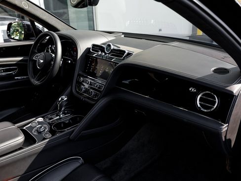 Used 2022 Bentley Bentayga image 46