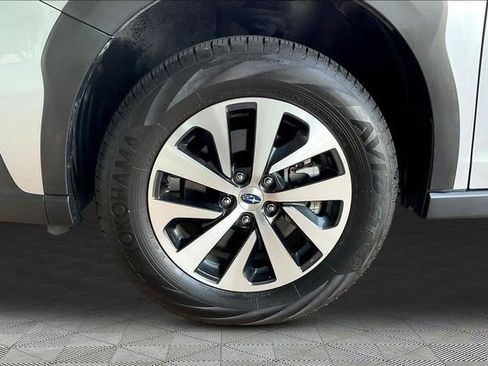 Used 2024 Subaru Outback Premium AWD/4WD image 32