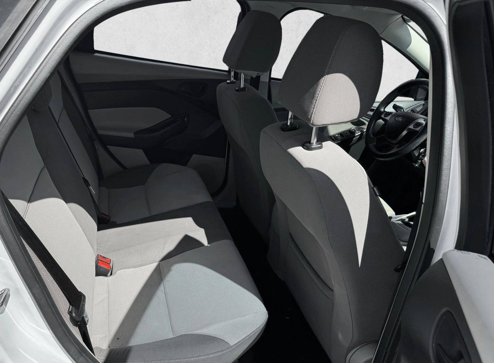Used 2012 Ford Focus SE FWD image 17
