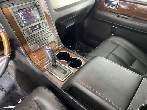 Used 2014 Lincoln Navigator 4WD image 25