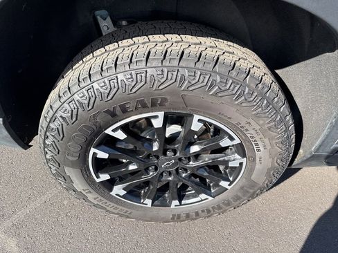 Used 2025 Chevrolet Traverse Z71 image 13