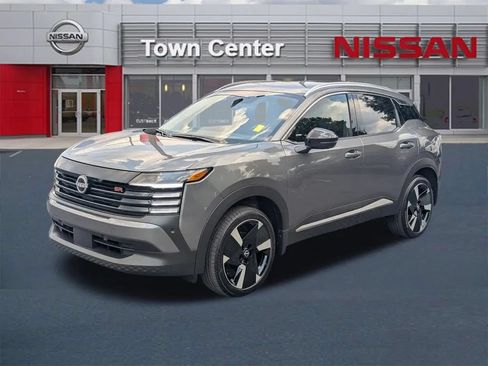 Certified 2026 Nissan Kicks SR FWD image 3