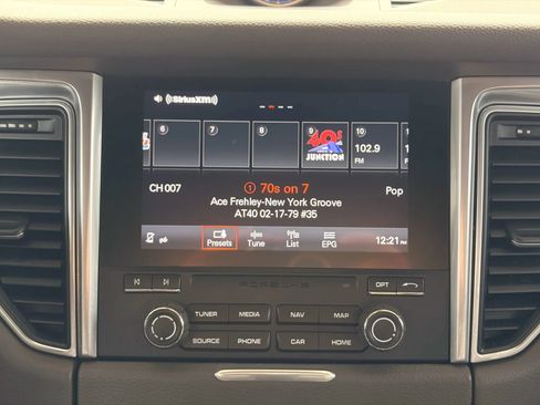 Used 2017 Porsche Macan Sport Edition image 28