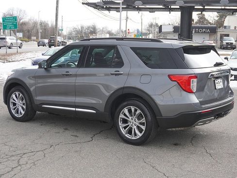 Used 2022 Ford Explorer XLT w/ Equipment Group 202A image 12