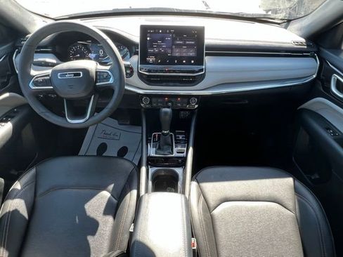 Used 2024 Jeep Compass Limited AWD/4WD image 2