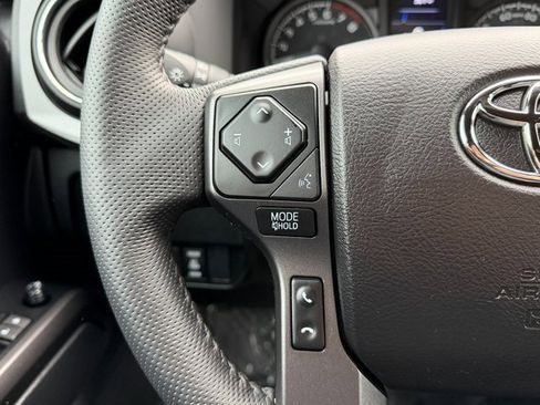 Used 2022 Toyota Tacoma TRD Sport image 18