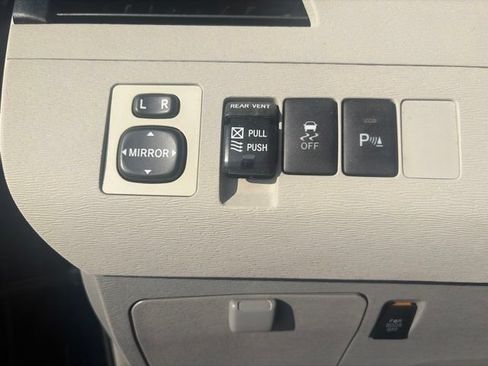 Used 2012 Toyota Sienna XLE FWD image 26