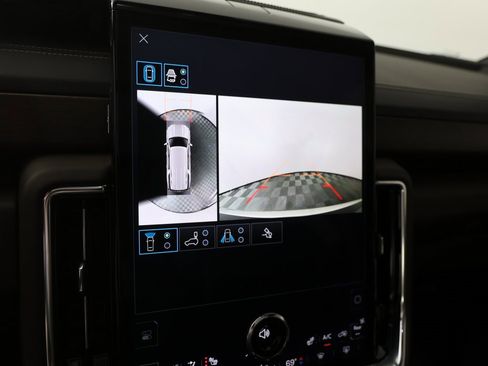 Used 2025 GMC Yukon XL Denali Ultimate image 8