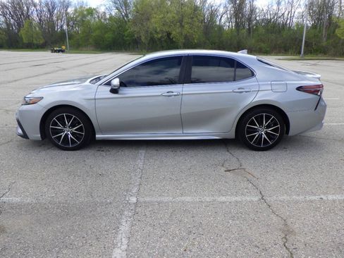 Used 2021 Toyota Camry SE w/ Cold Weather Package AWD/4WD image 2