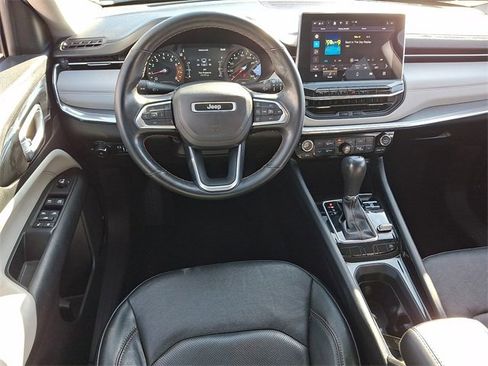 Used 2022 Jeep Compass Limited image 11