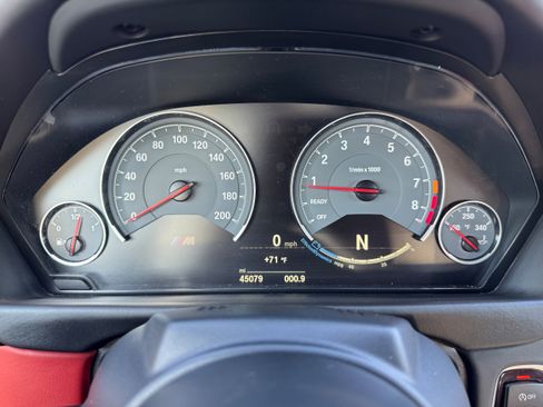 Used 2015 BMW M4 Convertible image 15