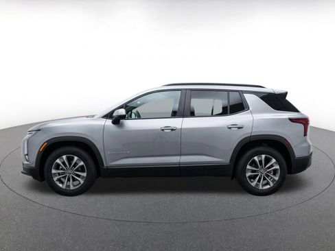 Used 2025 Chevrolet Equinox LT FWD image 5