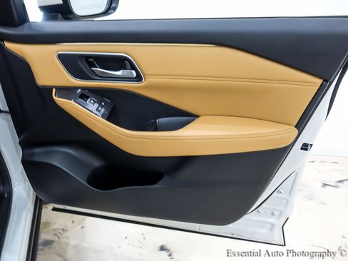 Used 2022 Nissan Rogue Platinum w/ Head-Up Display Package image 34