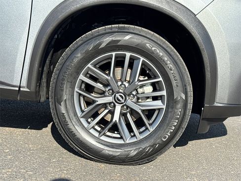 Used 2023 Nissan Rogue S image 7