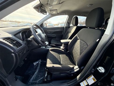 Used 2025 Mitsubishi Outlander Sport AWD image 16