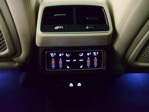 Certified 2022 Audi e-tron Premium Plus w/ Premium Plus Package image 23