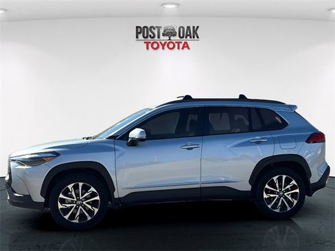 Used 2023 Toyota Corolla Cross XLE w/ Convenience Package image 4