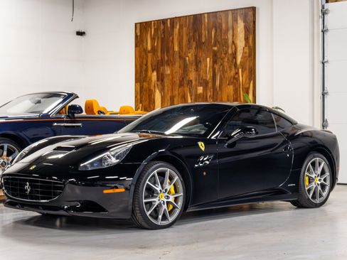 Used 2012 Ferrari California RWD image 2