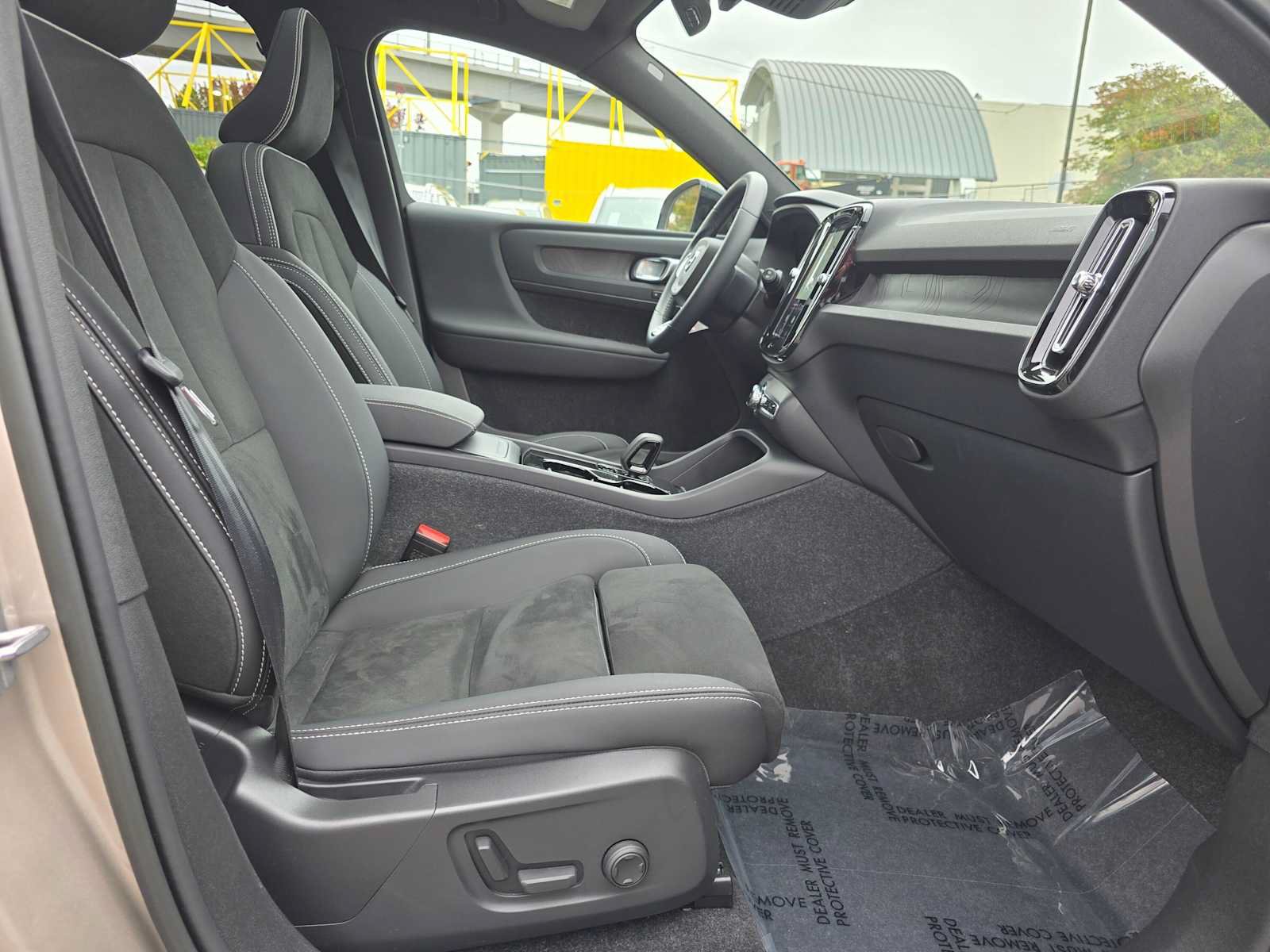 Certified 2023 Volvo XC40 Recharge Ultimate w/ Protection Package Premier AWD/4WD image 11