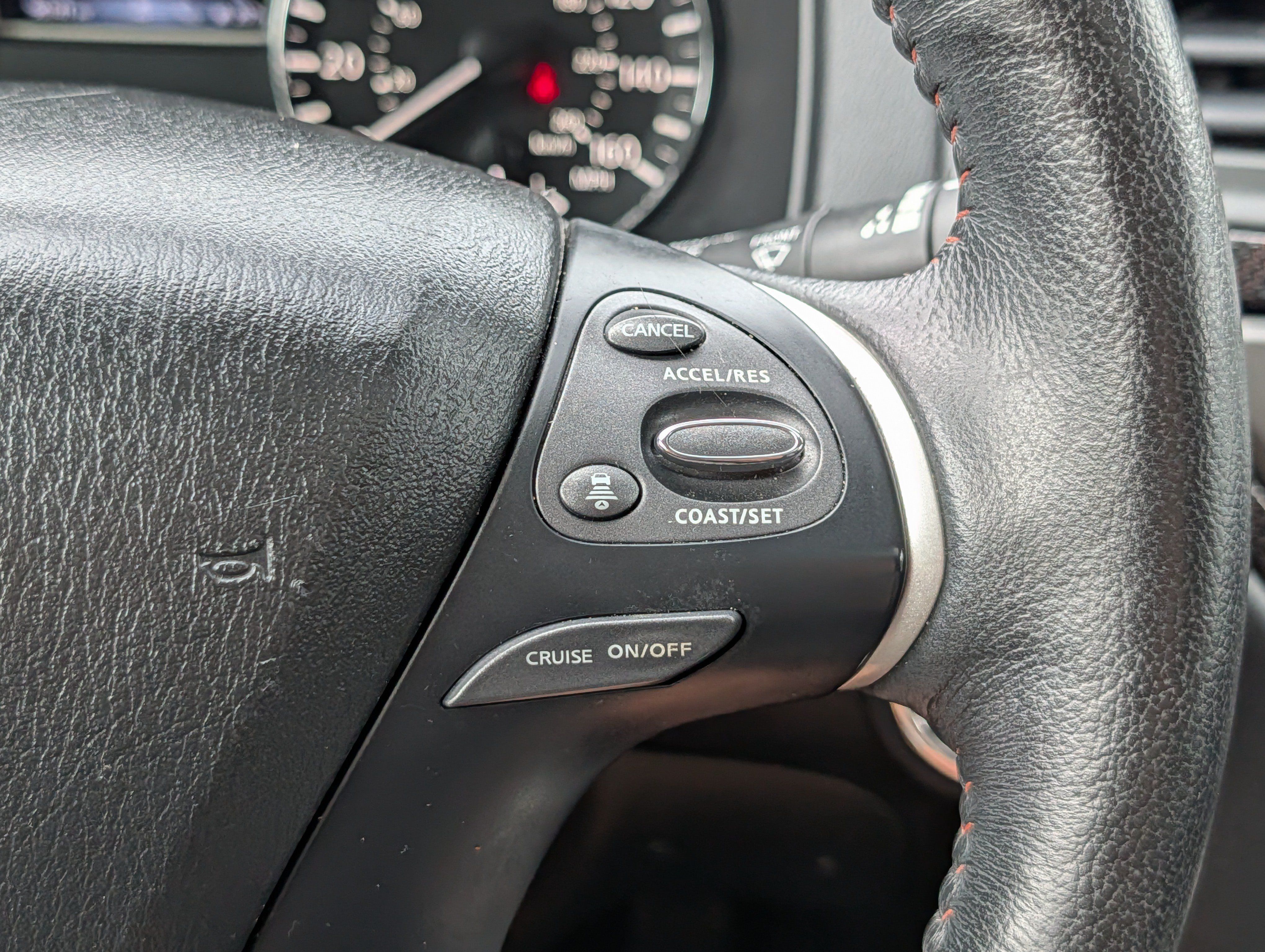 Used 2019 Nissan Pathfinder SL AWD/4WD image 30