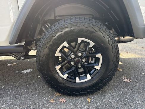 New 2026 Jeep Gladiator Rubicon w/ Steel Bumper Group image 19